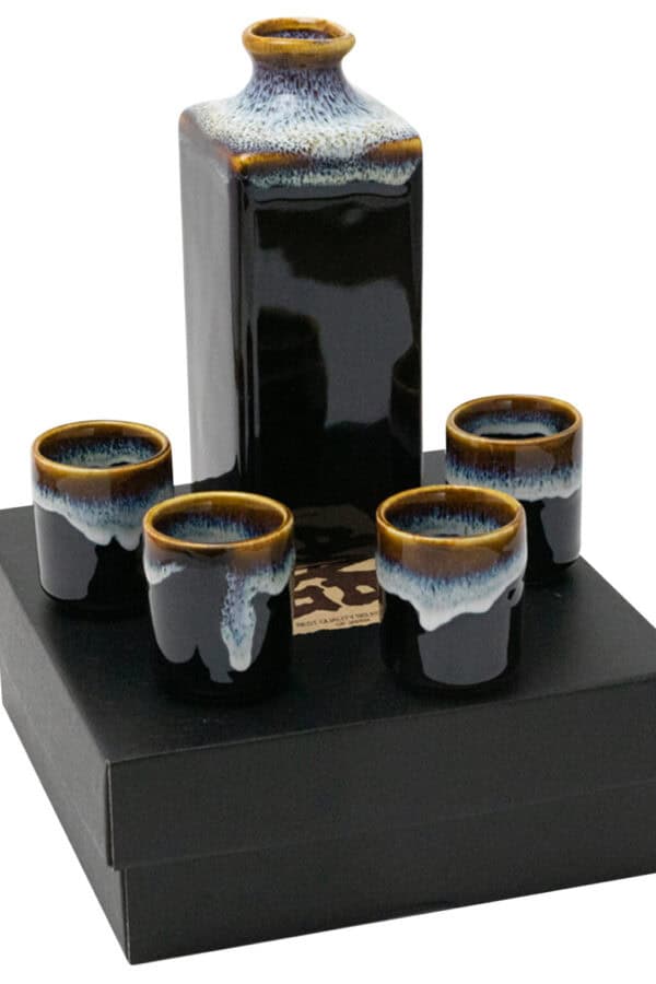 Kakukinyo Sake Pot and Cup Set for Four